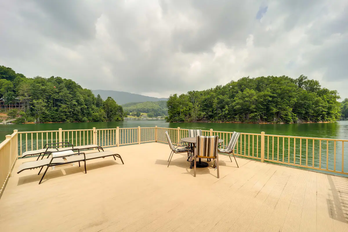 Lakefront Butler Retreat