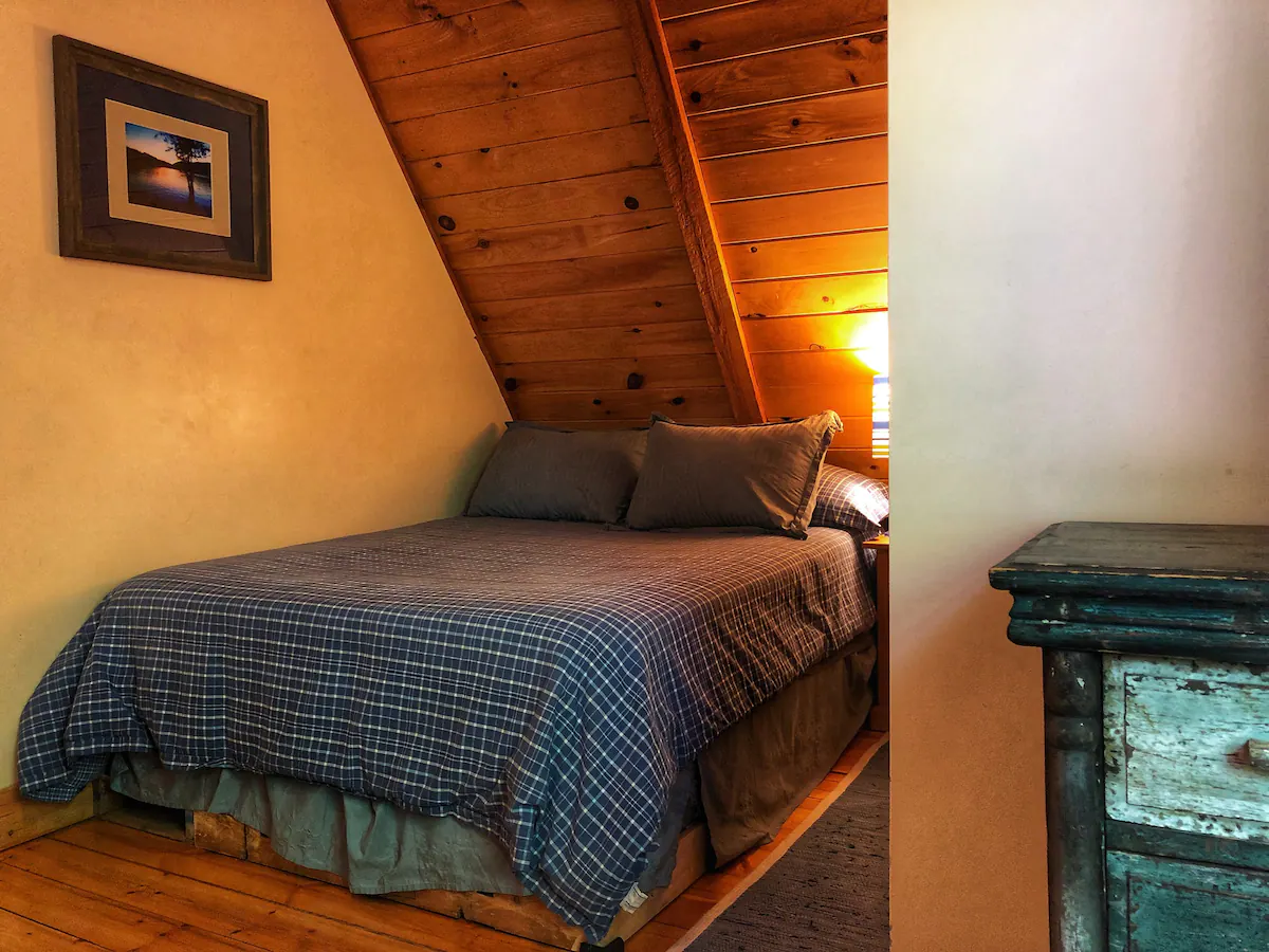 Secluded lakefront chalet